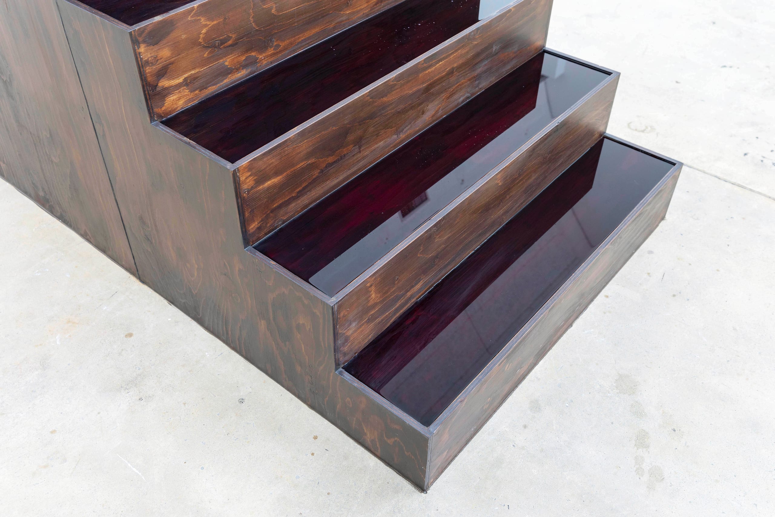 CENTO GIORNI D’ACETO (2020): close-up of the wooden steps, each tread a glossy dark red surface